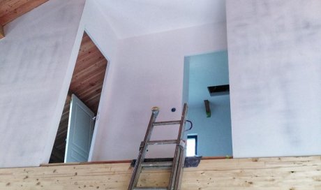 Mezzanine du chalet Kozy au Jardin de Lyno, location de gîtes insoltites à Belvès en Dordogne, Périgord Noir.