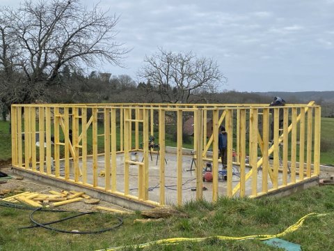 Charpente du séchoir du Jardin de Lyno à Belvès, près de Sarlat