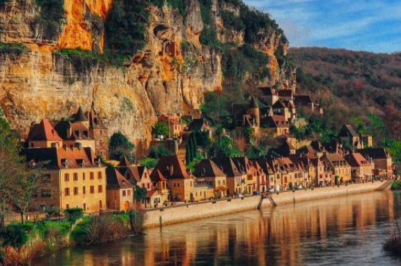 La Roque-Gageac - Le Jardin de Lyno - Location insolite d'une roulotte à la campagne, avec bain nordique ou piscine, à Belvès en Dordogne.