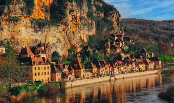 La Roque-Gageac - Le Jardin de Lyno - Location insolite d'une roulotte à la campagne, avec bain nordique ou piscine, à Belvès en Dordogne.