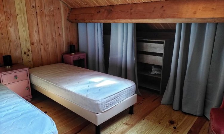 Chambre Est chalet Kozy - Le Jardin de Lyno - Gîtes insolites en Dordogne