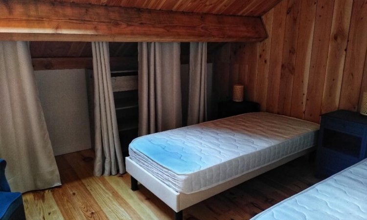 Chambre Ouest étage chalet Kozy - Le Jardin de Lyno - Gîtes insolites en Dordogne