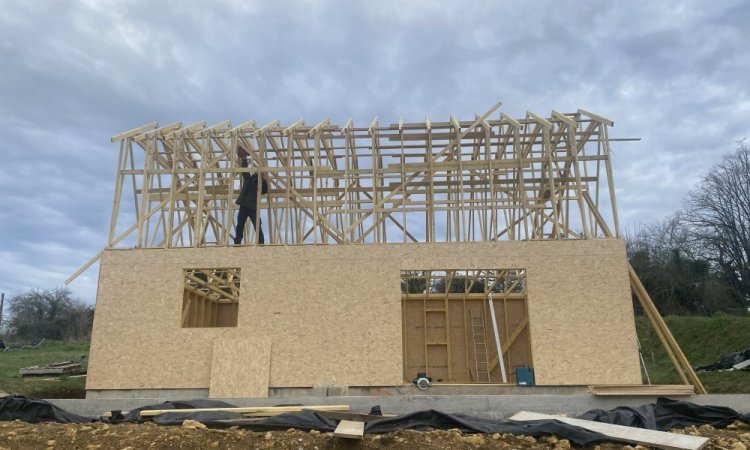Vue de face du séchoir du Jardin de Lyno à Belvès, près de Sarlat