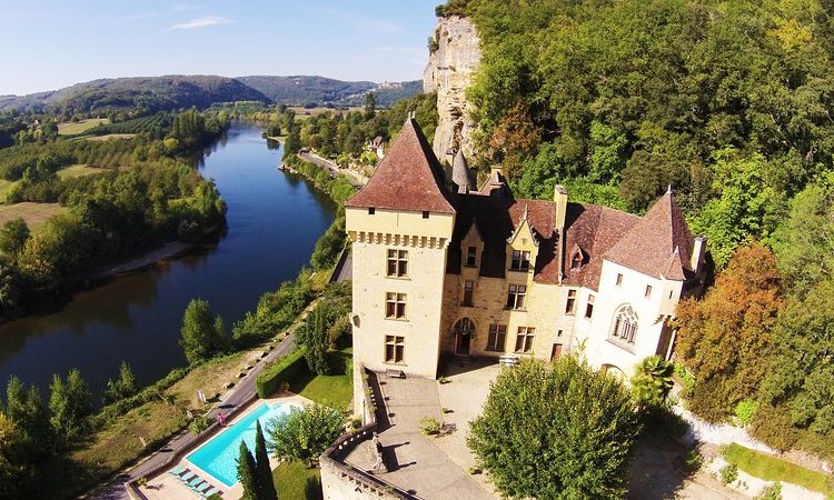 Château La Roque-Gageac - Le Jardin de Lyno - Location insolite d'une roulotte à la campagne, avec bain nordique ou piscine, à Belvès en Dordogne.