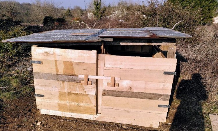 Construction d'un composteur pour déchets végétaux - Location de gîtes insolites - Belvès