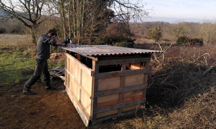 Construction d'un composteur pour déchets végétaux - Location de gîtes insolites - Belvès