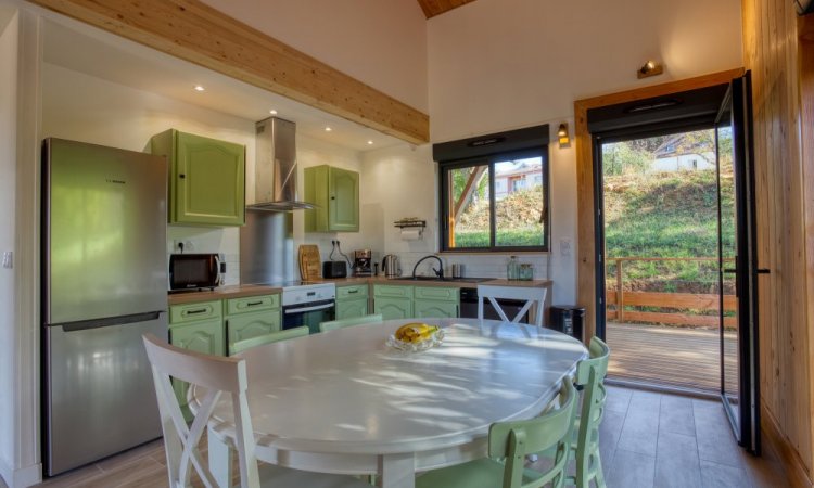 Cuisine du chalet Kozy - Location de gîtes atypiques en Dordogne